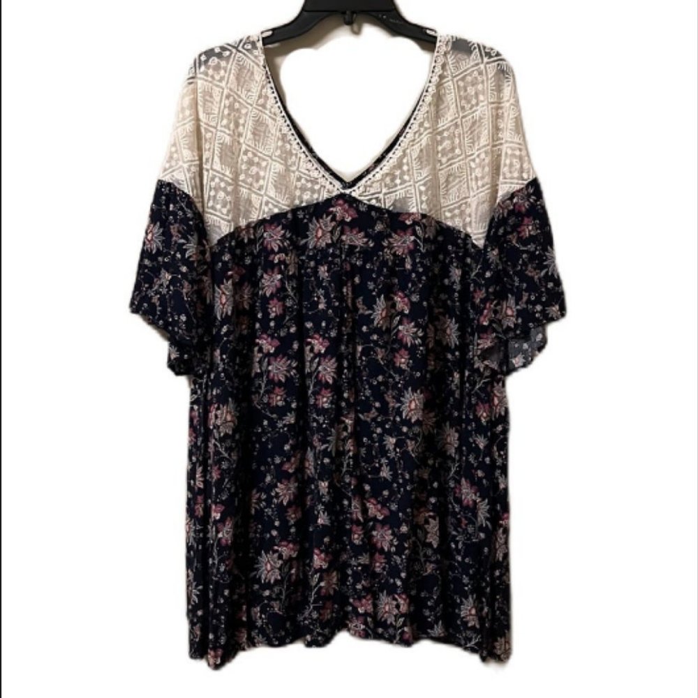 Women’s UMGEE Short Sleeve, V-Neck, V-Back Blouse, Floral Print, Size Small